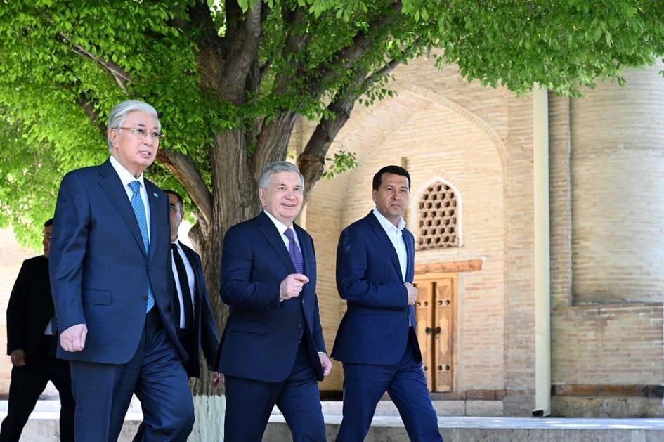 Oʻzbekiston va Qozogʻiston prezidentlari Bahouddin Naqshband maqbarasini ziyorat qildi